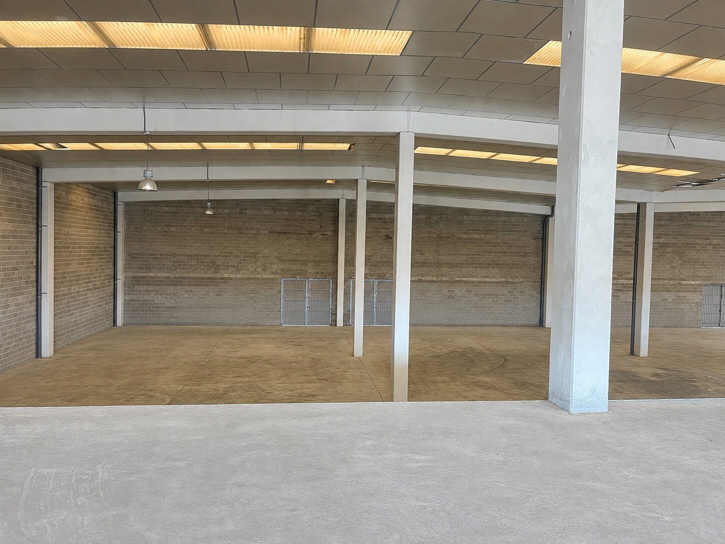 Comunicación interior entre los espacios industriales